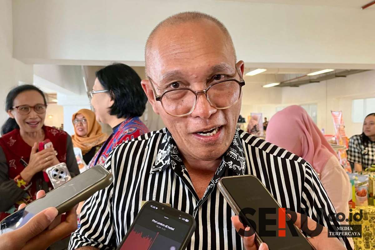 Ketua PHRI Kota Malang, Agoes Basoeki, sedang menjawab pertanyaan awak media. (ws12) - PHRI Kota Malang Perkuat Kolaborasi Pariwisata bersama UMKM Lokal