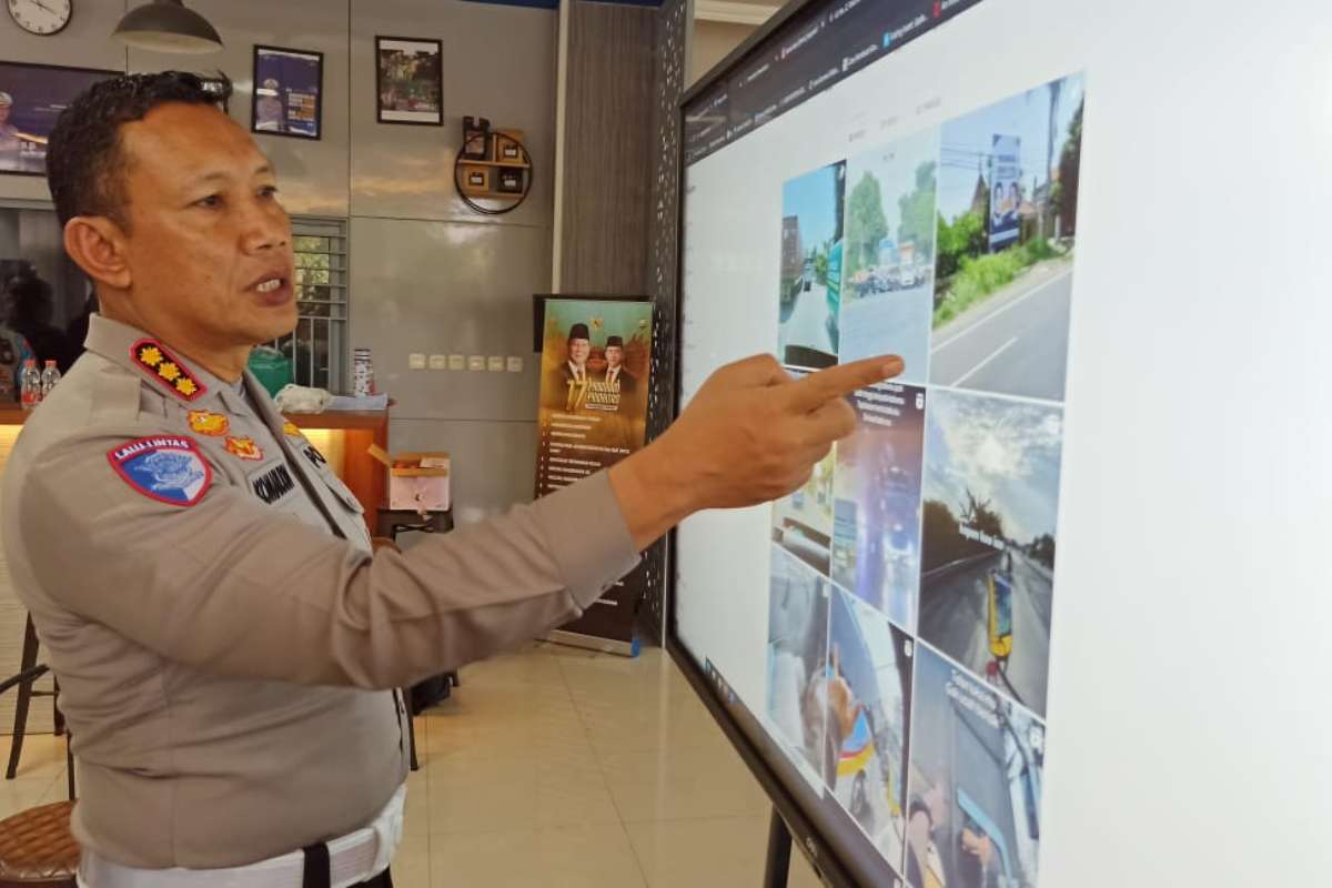 Kombes Pol Komarudin Dirlantas Polda Jatim Saat Menunjukkan Pelaku Sopir dan Kenek Bus dan video viral - Viral Sopir Truk Nyawer Sopir Bus, Diancam Pasal Berlapis