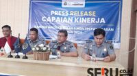 Konferensi Pers pencapaian kinerja Imigrasi Pamekasan. (Seru.co.id/udi) - Kantor Imigrasi Pamekasan Sumbang PNBP Rp25 Miliar pada 2024