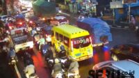 Pantauan CCTV kemacetan di Jalan Gatot Subroto menuju jembatan Brantas. (rhd) - Catat Titik Rawan Macet Kota Malang saat Libur Akhir Tahun
