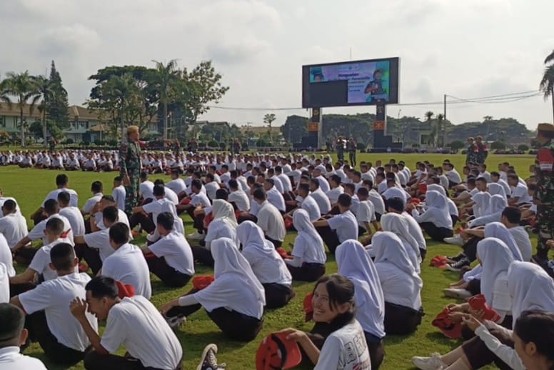 SMK PGRI 03 Malang Mantapkan Mental Dan Fisik Siswanya di Pusdik Arhanud Sebelum Terjun PKL