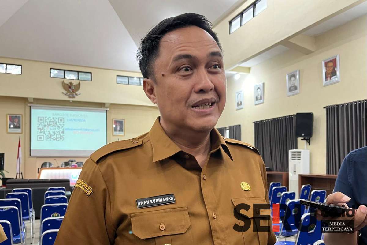 Penjabat (Pj.) Wali Kota Malang, Iwan Kurniawan, sedang menjelaskan kepada awak media. (ws12) - Dorong Pemanfaatan Air Permukaan, Pemkot Malang Susun Regulasi Strategis