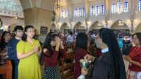 Perayaan Natal di Gereja Katedral Santa Perawan Maria dari Gunung Karmel. (ws12) - Keceriaan Drama Anak-anak Warnai Misa Natal di Gereja Katedral Malang