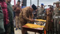 Peresmian jalan rabat beton pertanian Desa Gondanglegi Kulon, Kecamatan Gondanglegi, Kabupaten Malang oleh Bupati Malang, HM Sanusi. (Seru.co.id/wul) - Bupati Sanusi Dorong Pengusaha Swasta Sukseskan Pembangunan Daerah