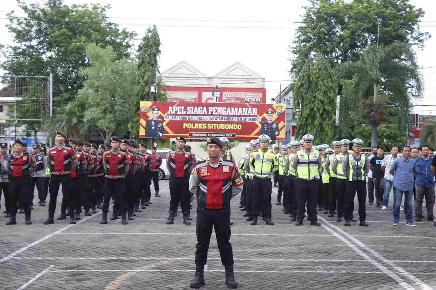 Terjunkan Ratusan Personel Amankan Malam Tahun Baru 2025, Polres Situbondo Larang Konvoi