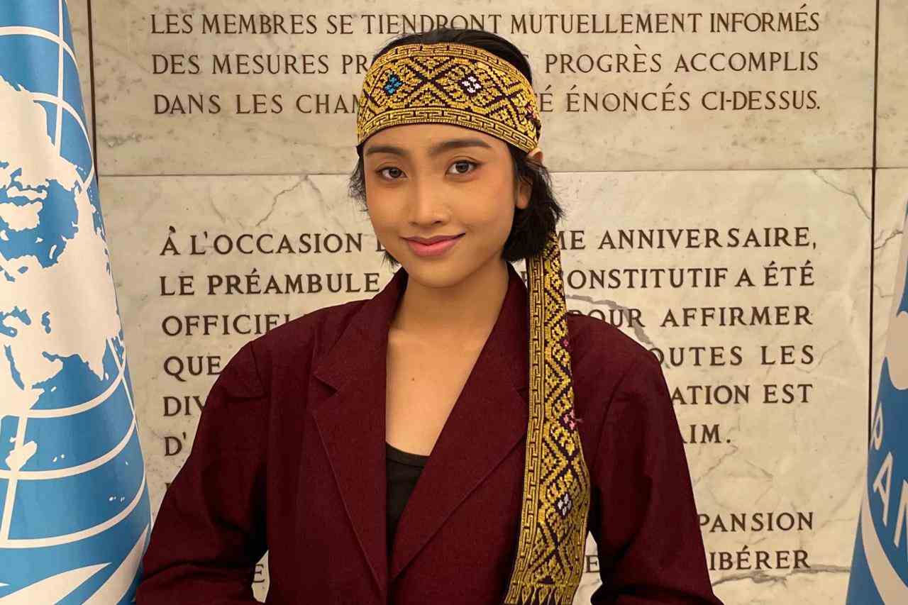 Perwakilan Mahasiswa Fakultas Teknologi Pertanian UB, Gusti Ayu Made Devta Swijayanti, menerima penghargaan. (ist