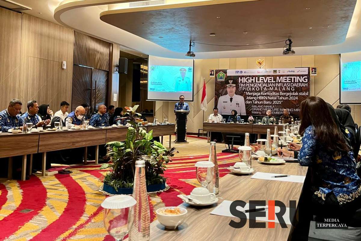 Pj Wali Kota Malang, Iwan Kurniawan, saat menyampaikan sambutan dalam pertemuan forum High Level Meeting (HLM). (Seru.co.id/ws12) - Pj Wali Kota Malang: Pengendalian Inflasi Terkendali, Fokus pada Inovasi dan Kolaborasi