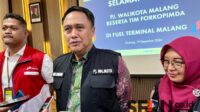 Pj Wali Kota Malang, Iwan Kurniawan, sedang menyampaikan kepada awak media. (ws12/rhd) - Pj Wali Malang Pastikan Stok BBM dan LPG Aman Jelang Nataru