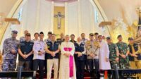 Pj Wali Kota Malang dan Forkopimda foto bersama Romo Gereja Ijen. (ws12) - Monitoring Gereja, Pemkot Malang Pastikan Perayaan Natal 2024 Aman dan Lancar
