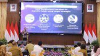 Pj. Wali Kota Batu paparkan materi tentang pengawasan kearsipan kepada Arsiparis SKPD se-Kota Batu. (ist) - Pemkot Batu Gelar Pengawasan Kearsipan Internal untuk Tingkatkan Kualitas Pelayanan Publik