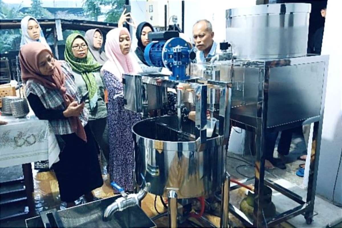 Program Inovokasi Polinema dukung efektivitas produksi keju mozzarella KUB Mustarika Jaya Makmur. (ist) - Inovokasi Polinema Dukung Efektivitas Produksi Keju Mozzarella KUB Mustarika Jaya Makmur
