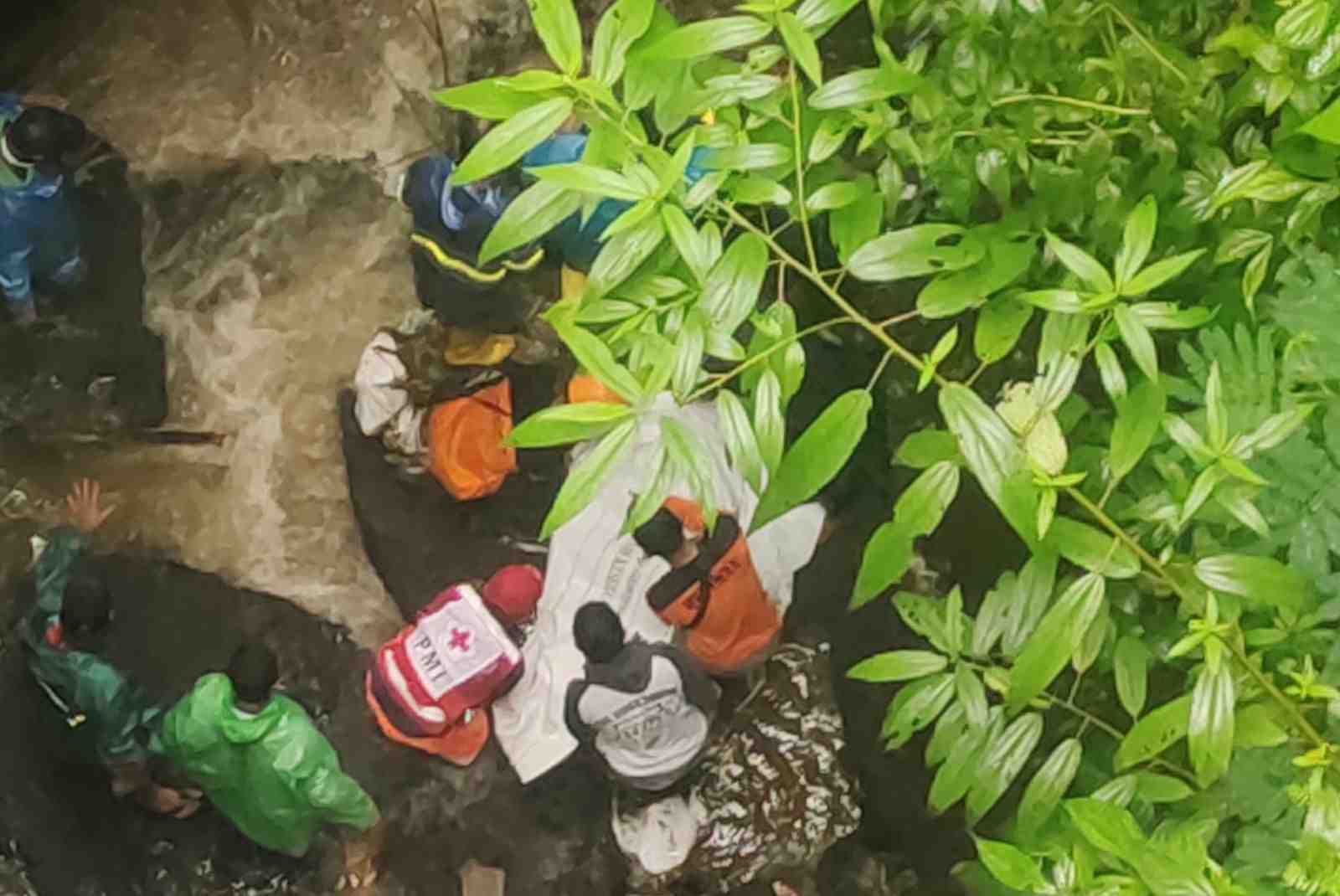 Satreskrim dan Satlantas Polres Malang Berkolaborasi Mengungkap Penyebab Meninggalnya Dua Pria di Poncokusumo