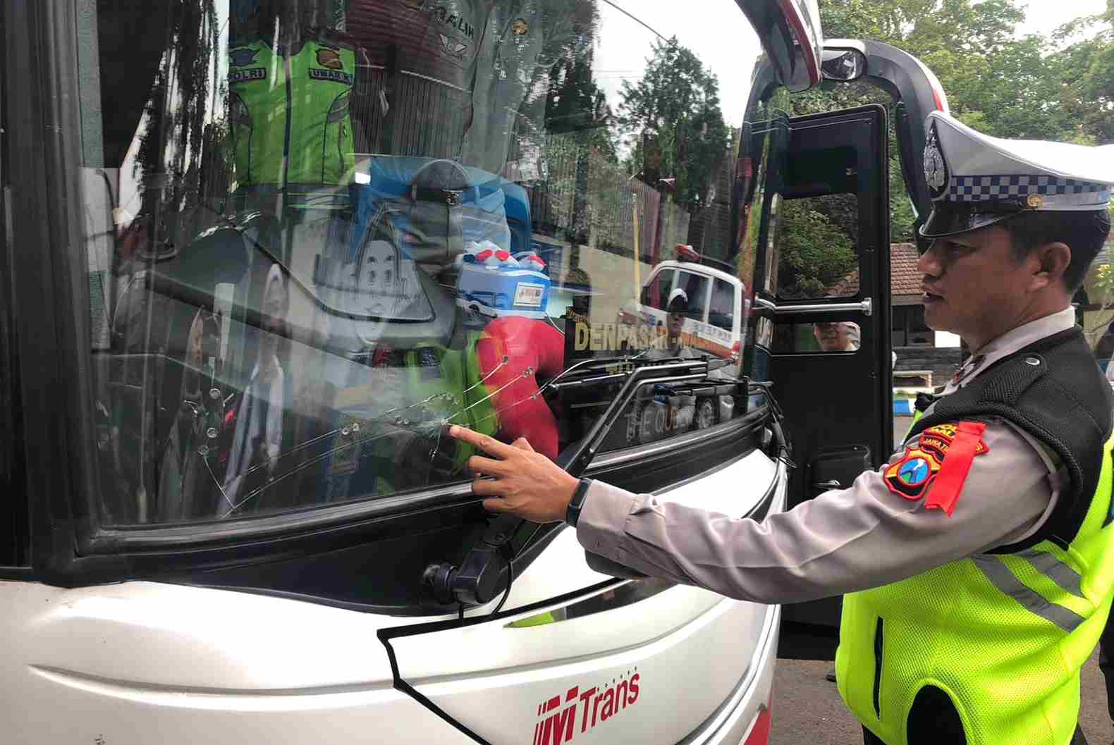 Jelang Libur Nataru, Petugas Gabungan Periksa Kelayakan Kendaraan dan Tes Urine Sopir Angkutan Umum