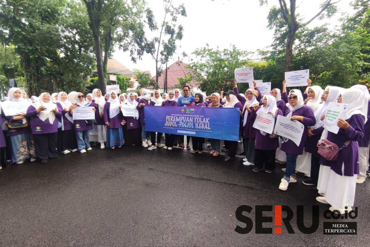 Ratusan Perempuan Bangsa aksi bersama tolak judol dan pinjol ilegal di CFD. (rhd) - Ratusan Perempuan Bangsa Aksi Bersama Tolak Judol dan Pinjol Ilegal di CFD