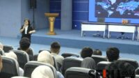 Salah satu narasumber dari P&G memaparkan materi. (ist) - Polinema-P&G Gelar Seminar 'From Student to Professional Success: Building Your Personal Brand'