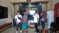 SatReskrim Polres Situbondo melimpahkan tersangka kasus dugaan penganiayaan terhadap Nur Holilah ke Kejari Situbondo. (Seru.co.id/aza) - Berkas Perkara Dinyatakan P 21, Tersangka Kasus Dugaan Penganiayaan Istri Pengusaha Tembakau Dilimpahkan ke Kejaksaan