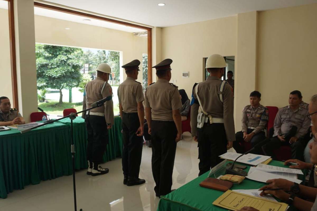 Situasi Sidang Disiplin dan Komisi Etik di Polres Batu. (ist) - Polres Batu Jadikan Gedung Tathya Dharaka sebagai Ruang Sidang Disiplin dan Komisi Etik