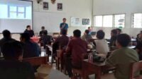 Teknikal meeting peserta turnamen sepak bola peringatan HGN 2024 di SMP Islam Ma'arif 03 Kota Malang. (ist) - Peringatan HGN 2024 Bakal Dikemas dalam Silaturahmi Turnamen Bola Antar Guru se-Malang Raya