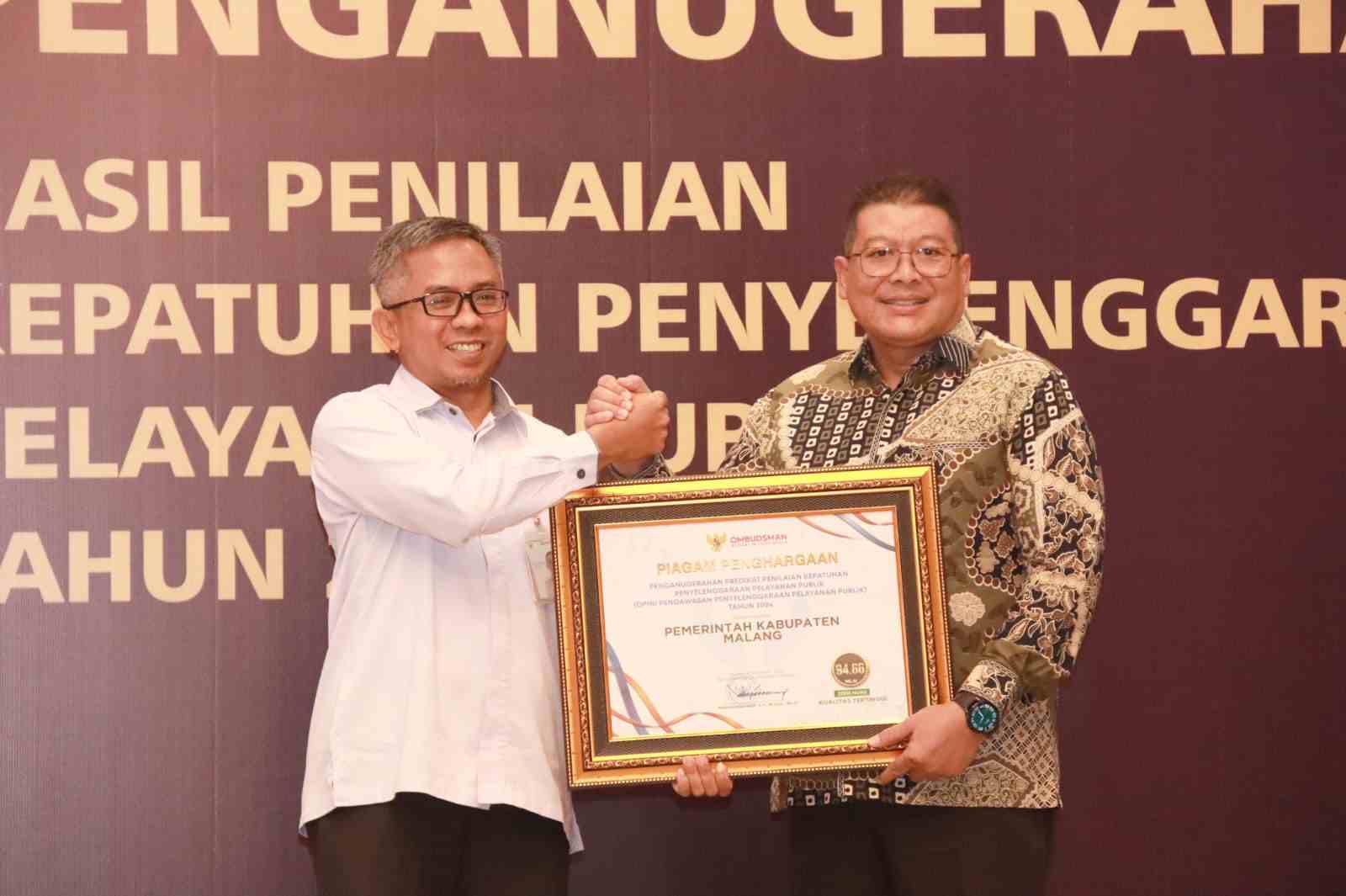 Pemkab Malang Raih Penghargaan Tertinggi sebagai Daerah dengan Kepatuhan Penyelenggaraan Pelayanan Publik dari Ombudsman RI
