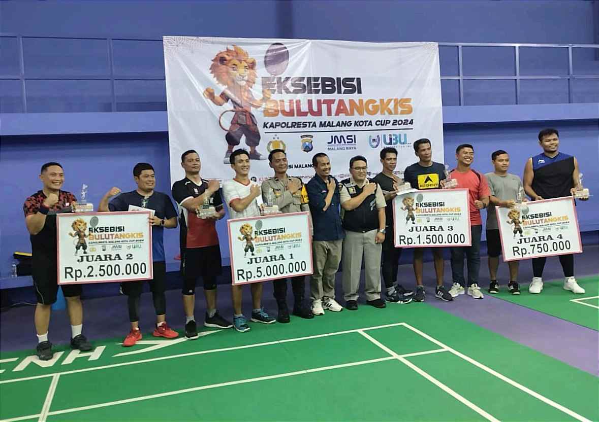 Final Ekshibisi Bulutangkis Kapolresta Makota Cup 2024 Sengit, Tim Dipaksa Kompak