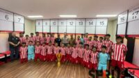 AHY bersama Deltras U-15 saat di ruang ganti Gelora Delta Sidoarjo. (foto:sda1) - AHY Kunjungi Gelora Delta Sidoarjo untuk Persiapan Mini Turnamen Timnas U-20