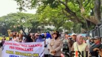 Aksi damai Aliansi Rakyat Kota Malang Pro Demokrasi. (ska) - Pengamanan Aksi Demokrasi: Polresta Malang Kota Utamakan Pendekatan Humanis