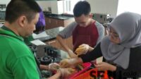 Anak ASD dilatih membuat frozen food di MCC. (rhd) - MAC Soft Launching LPK 'Cipta Kriya Wiyasa' Bagi Anak Autism Spectrum Disorder