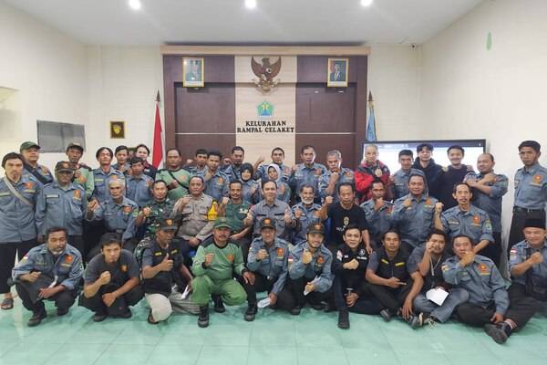 Babinsa Klojen Hadiri Pendataan dan Pembekalan Kamtibmas Anggota Linmas Rampal Celaket