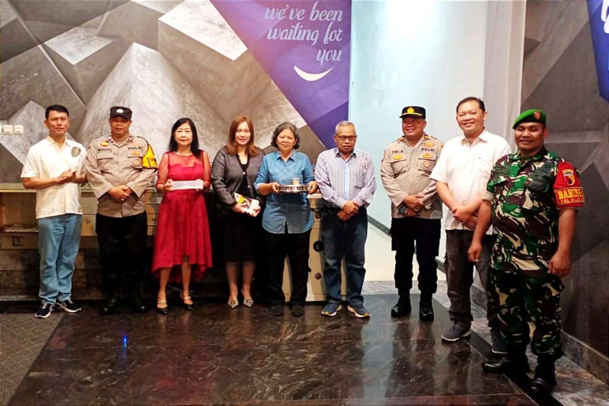 Babinsa Klojen monitoring keamanan ibadah akhir tahun di Gereja Betlehem. (ist) - Babinsa Klojen Monitoring Keamanan Ibadah Akhir Tahun di Gereja Betlehem