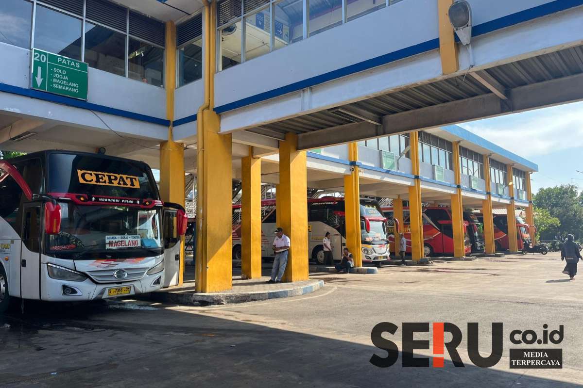 Beberapa armada bus yang berada di Terminal Purabaya. (Seru.co.id/sda1) - Terminal Purabaya Tidak Alami Kenaikan Penumpang yang Signifikan di Libur Panjang Kali Ini