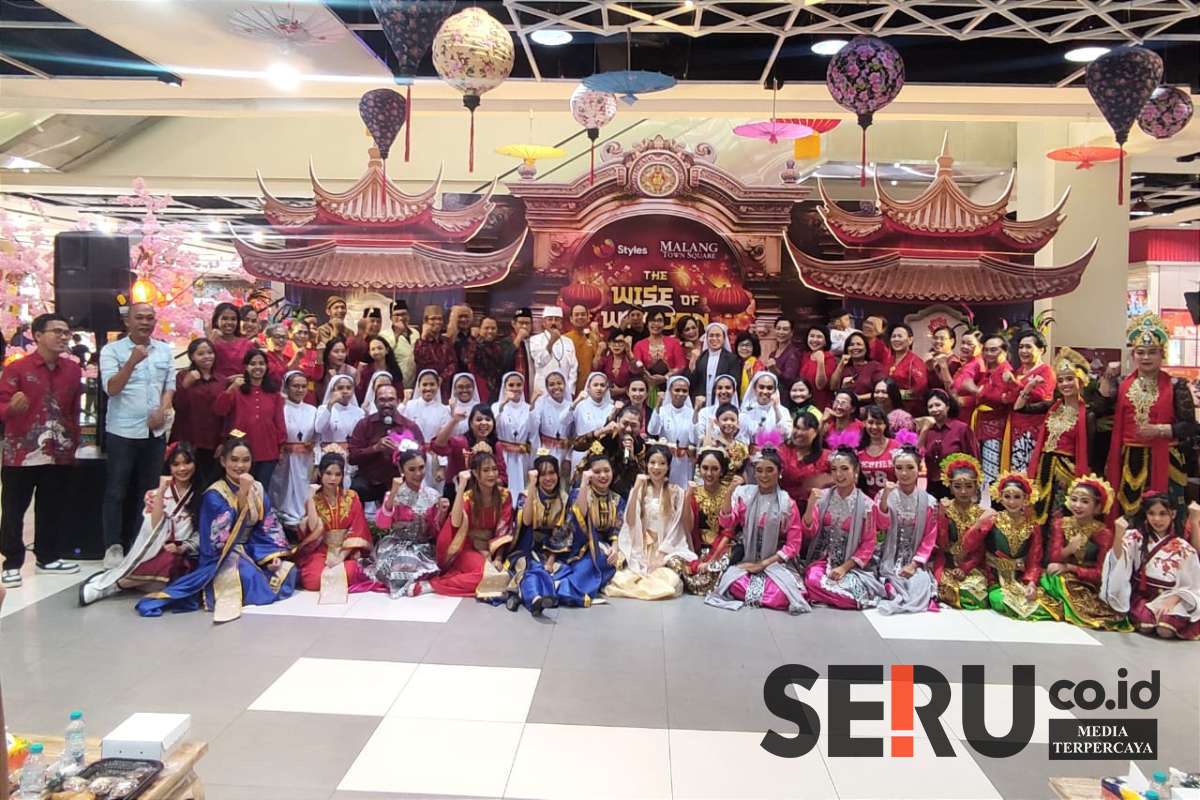 Berfoto bersama anggota FKAUB-Matos usai doa bersama lintas agama Rayakan Imlek 2025. (rhd) - FKAUB-Matos Doa Bersama Lintas Agama Rayakan Imlek 2025 'Wise of Wooden Snake'