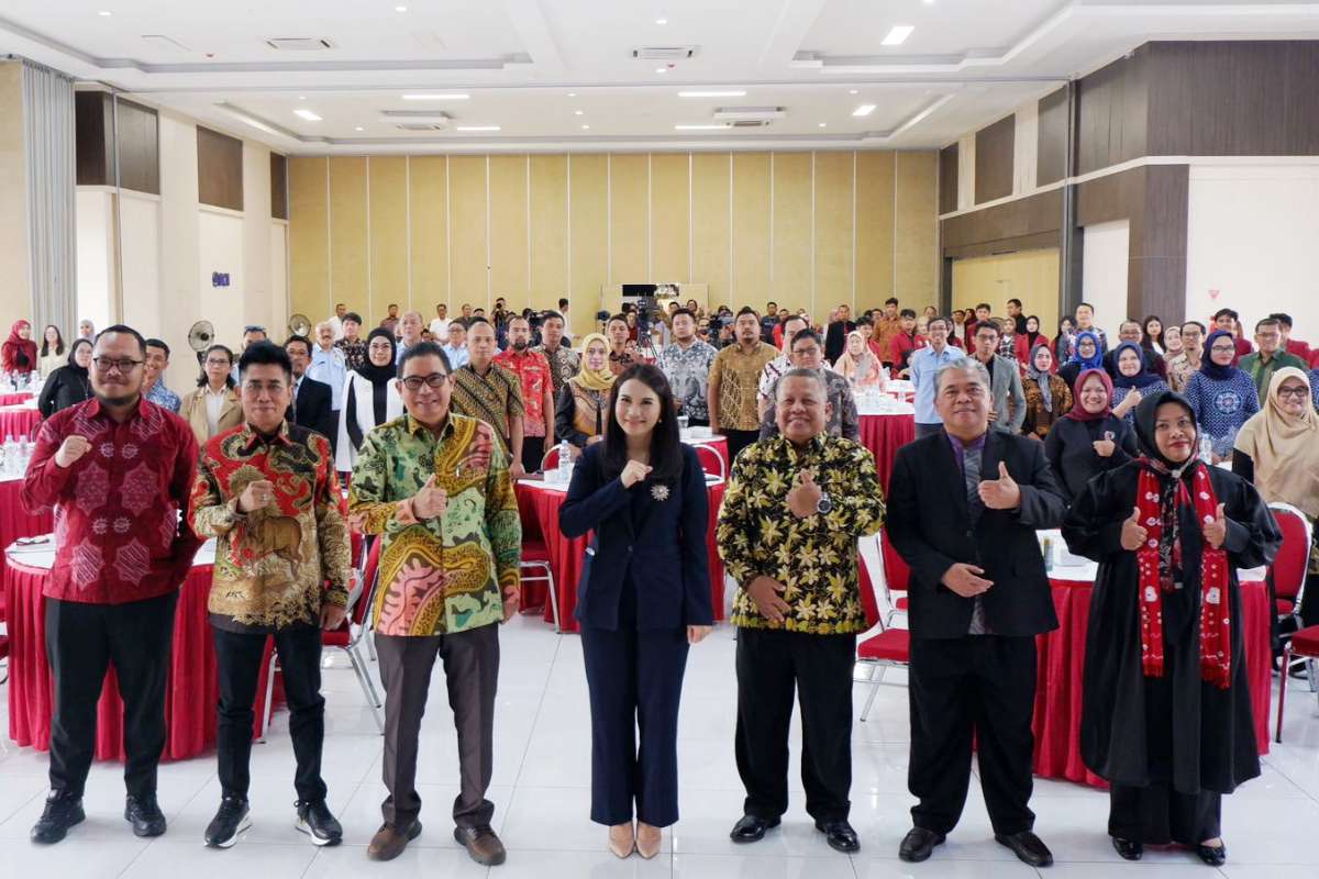 Berfoto bersama peserta Seminar Nasional bertema 'Sinkronisasi dan Harmonisasi RUU Kejaksaan dan RUU KUHAP'. (ist) - Polemik Pengesahan RUU Kejaksaan, Begini Respons Para Pakar Hukum