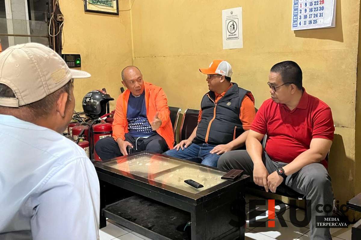 Diskopindag, DPRD dan pihak terkait lainnya sedang berdiskusi. (ws12) - APBN Renovasi Pasar Besar Malang Rp250 Miliar, APBD Pemkot Malang Relokasi Pedagang Rp10 Miliar