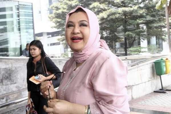 Emilia Contessa dikenal dengan suara emasnya pada era 1970-an. (ist) - Gagal Jantung Akut, Penyanyi Legendaris Emilia Contessa Tutup Usia 67 Tahun