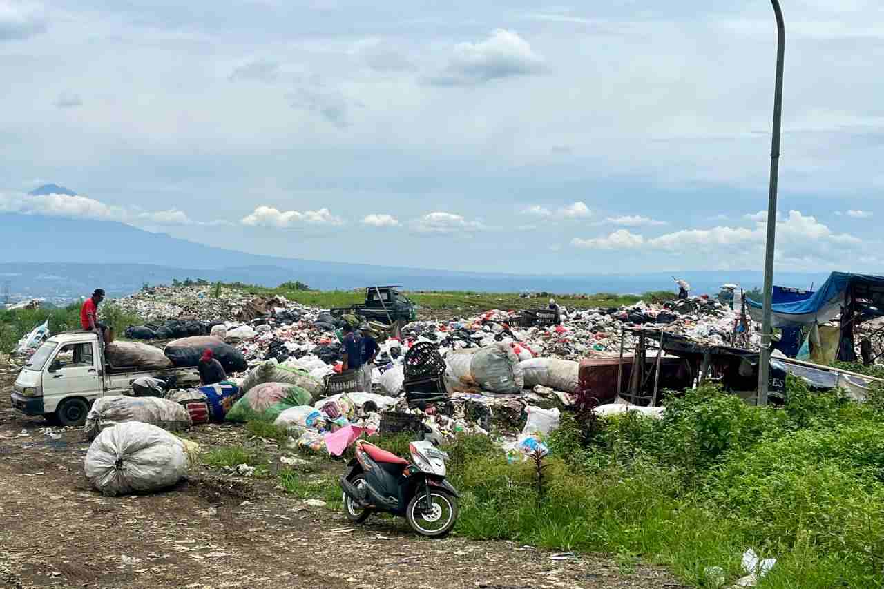 Warga Desa Jedong Sambat Solusi Dampak TPA Supit Urang ke Komisi C DPRD Kota Malang
