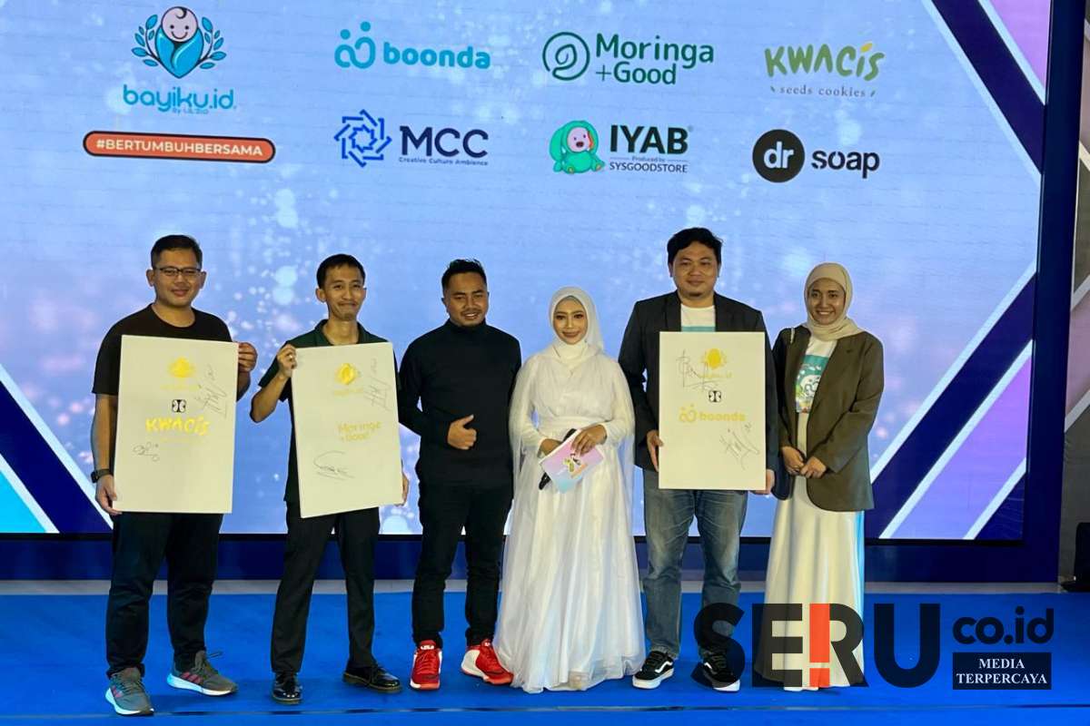 Foto bersama dengan pelaku UMKM Jawa Timur. (ws12) - Bayiku.id Luncurkan Motif Produk Terbaru, Kolaborasi Spesial untuk Pasar Filipina