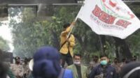 Ilustrasi BEM SI Kerakyatan saat demontrasi. (ist) - BEM SI Kerakyatan Usul Potong Gaji Pejabat untuk Program Makan Bergizi Gratis