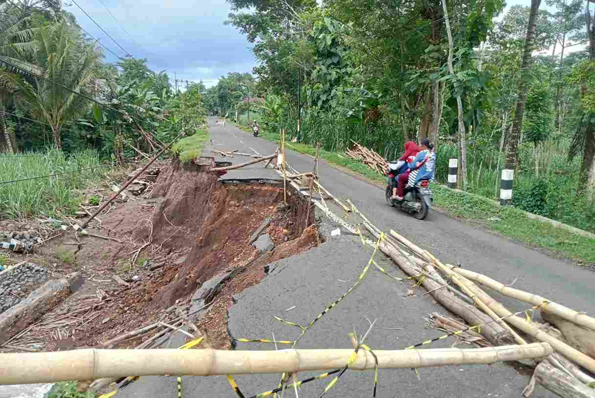 Akses Perputaran Ekonomi, Warga Berharap Jalan Rejoyoso Bantur Segera Diperbaiki