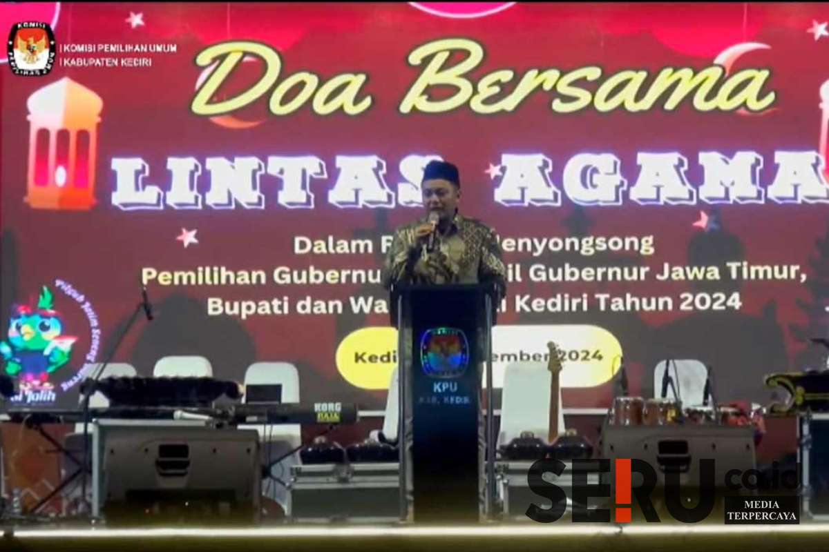 KPU Kabupaten Kediri gelar doa bersama di halaman kantor KPU Kabupaten Kediri, Sabtu (23/11/2024) malam. (Seru.co.id/adv/mid) - Ciptakan Pemilu Aman dan Damai, KPU Kabupaten Kediri Gelar Doa Bersama