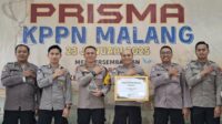 Kabag Ops Polres Batu, Kompol Anton Widodo SH MH bersama personil Polres Batu. (ist) - Polres Batu Satker Berkinerja Terbaik Versi KPPN Malang