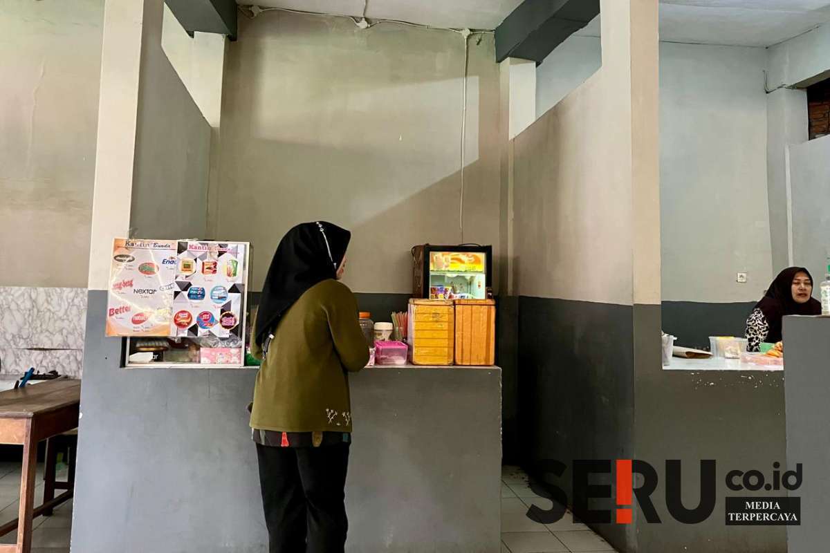 Kantin sekolah sepi turut terdampak Makan Bergizi Gratis. (ws12) - Program Makan Bergizi Gratis Kota Malang Berdampak pada Pedagang Kantin