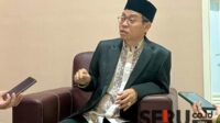 Kasi Penyelenggaraan Haji dan Umrah (PHU) Kemenag Kota Malang, Subhan, menjelaskan kepada awak media. (ws12) - BPIH 2025 Lebih Murah, BiPIH Jatim Masih Tertinggi Setelah Makassar