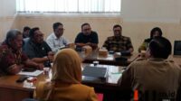 Kepala Dinas Peternakan dan Perikanan (Disnakkan) Kabupaten Situbondo saat hearing bersama Komisi II DPRD Situbondo, Selasa (7/1/2025). (Seru.co.id/aza) - Ratusan Sapi Terpapar PMK, Komisi II DPRD minta Disnakkan tangani secara serius