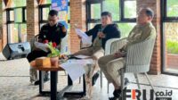 Kepala Kanwil DJBC Jatim II, Agus Sudarmadi, tanya jawab bersama awak media. (ws12) - PPN Naik Rokok Ilegal Meningkat, DJBC Jatim Antisipasi Potensi Masalah