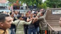 Keributan yang terjadi di Arek Lancor. (Seru.co.id/udi) - PKL Arek Lancor Pamekasan Diduga Terlibat Keributan dengan Satpol PP hingga Terjadi Kontak Fisik
