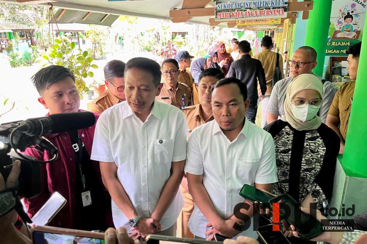 Ketua DPRD Kota Malang, Amithya Ratnanggani bersama Wali Kota Malang terpilih, Wahyu Hidayat, menjawab pertanyaan awak media. (ws12) - Ketua DPRD Kota Malang dan Wali Kota Terpilih Apresiasi Pelaksanaan MBG Higienis