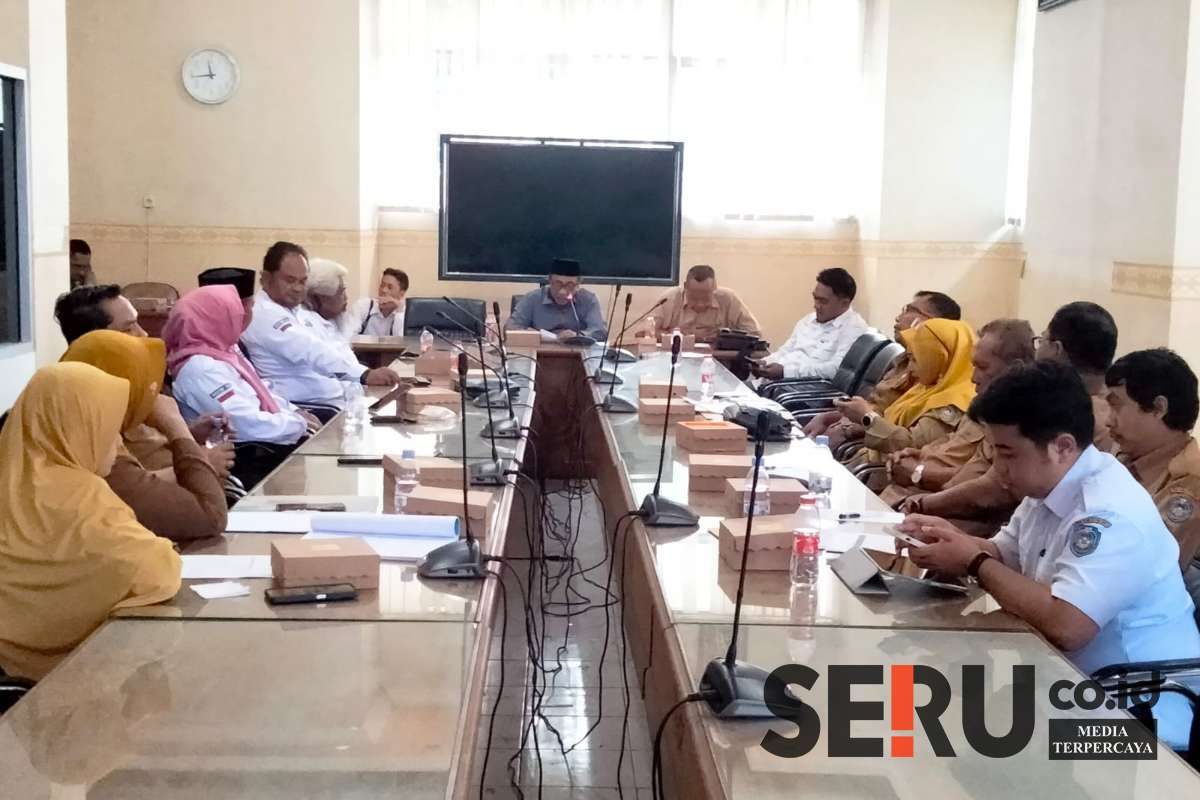 Komisi I DPRD Situbondo undang Kepala BPMD, Pengurus Apdesi, Inspektorat dan Camat. (Seru.co.id/aza) - Informasi APBDes 2025 Lambat, Komisi I DPRD Langsung Panggil Pihak Terkait