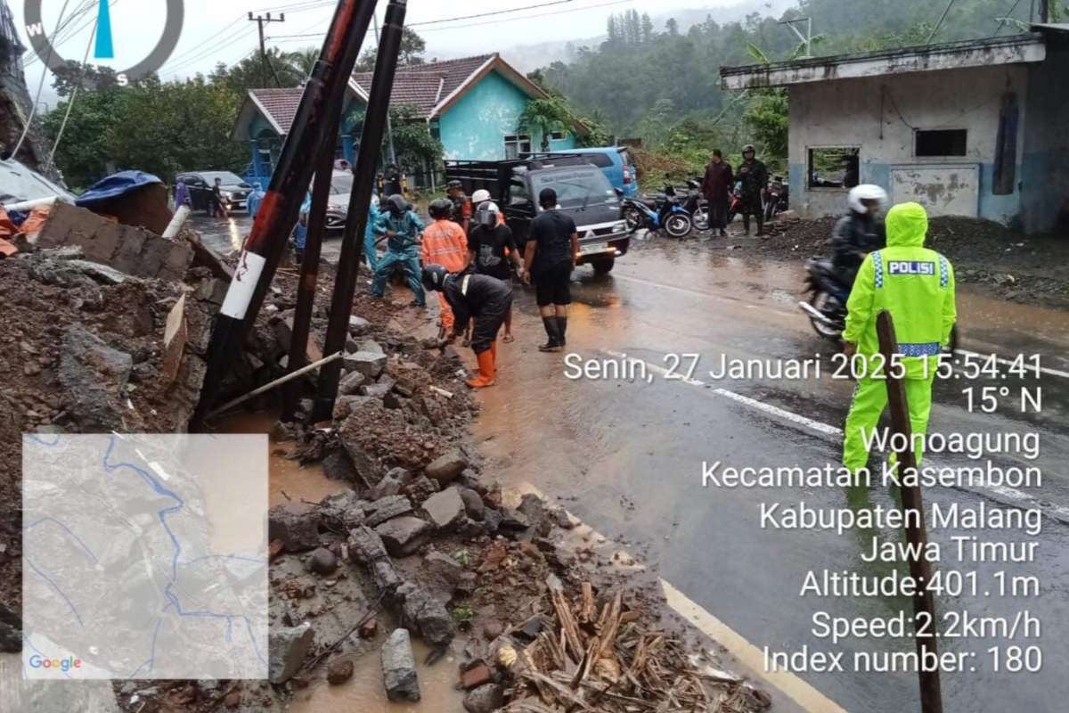 Kondisi longsoran di halaman milik Kusnan (57), yang berada di Dusun Jabon, RT9RW9, Desa Wonoagung, Kecamatan Kasembon, Kabupaten Malang. (ist) - Halaman Rumah Warga Kasembon Longsor, Material Halangi Jalur Provinsi Malang - Kediri