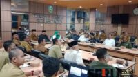 Koordinasi tersebut membahas pelantikan Bupati dan wakil bupati kabupaten Situbondo terpilih, Senin (6/1/2025). (Seru.co.id/aza) - Bupati dan Wabup Terpilih Situbondo, Mas Rio dan Mbak Ulfi Minta Penyambutan Tanpa Karpet Merah