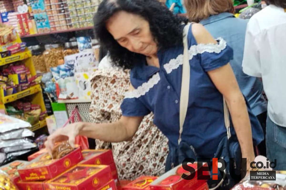 Kue keranjang mulai diburu masyarakat Tionghoa. (sby2) - Jelang Tahun Baru Imlek 2025, Kue Keranjang Diburu Masyarakat Tionghoa